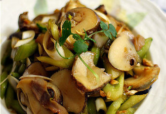 the warm mixed conch meat